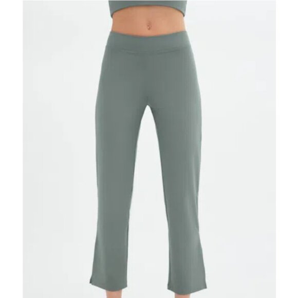 Girlfriend Collective Compressive Kick Flare Trouser - Picture 3 of 6